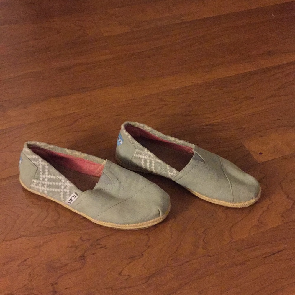 Toms - Picture 2 of 3